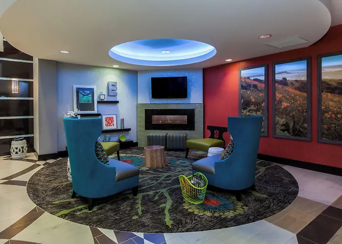 Holiday Inn Express & Suites Eureka By Ihg
